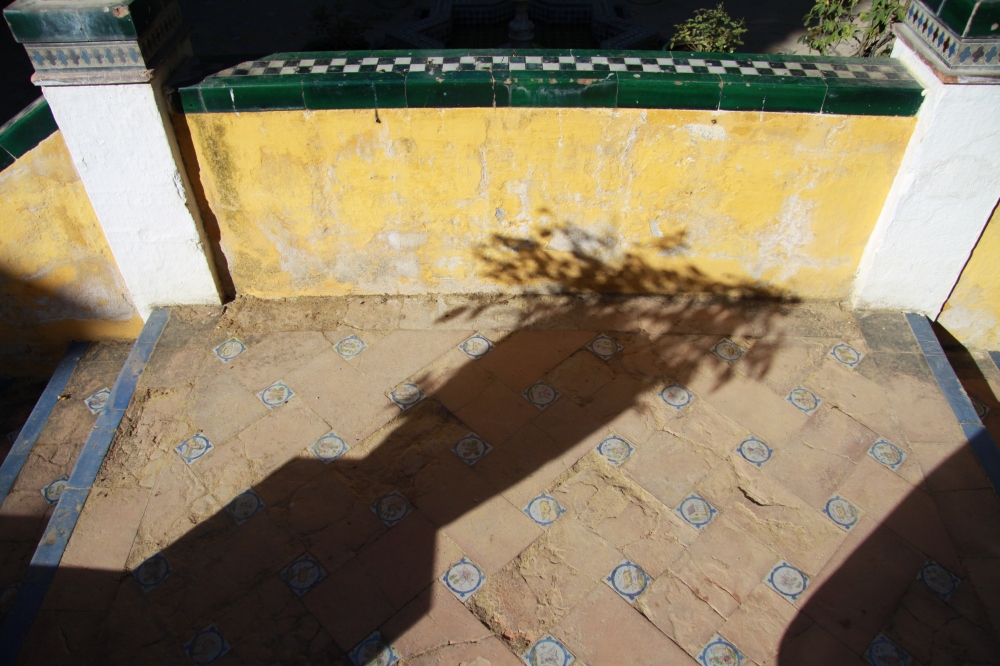 pot shadow tile